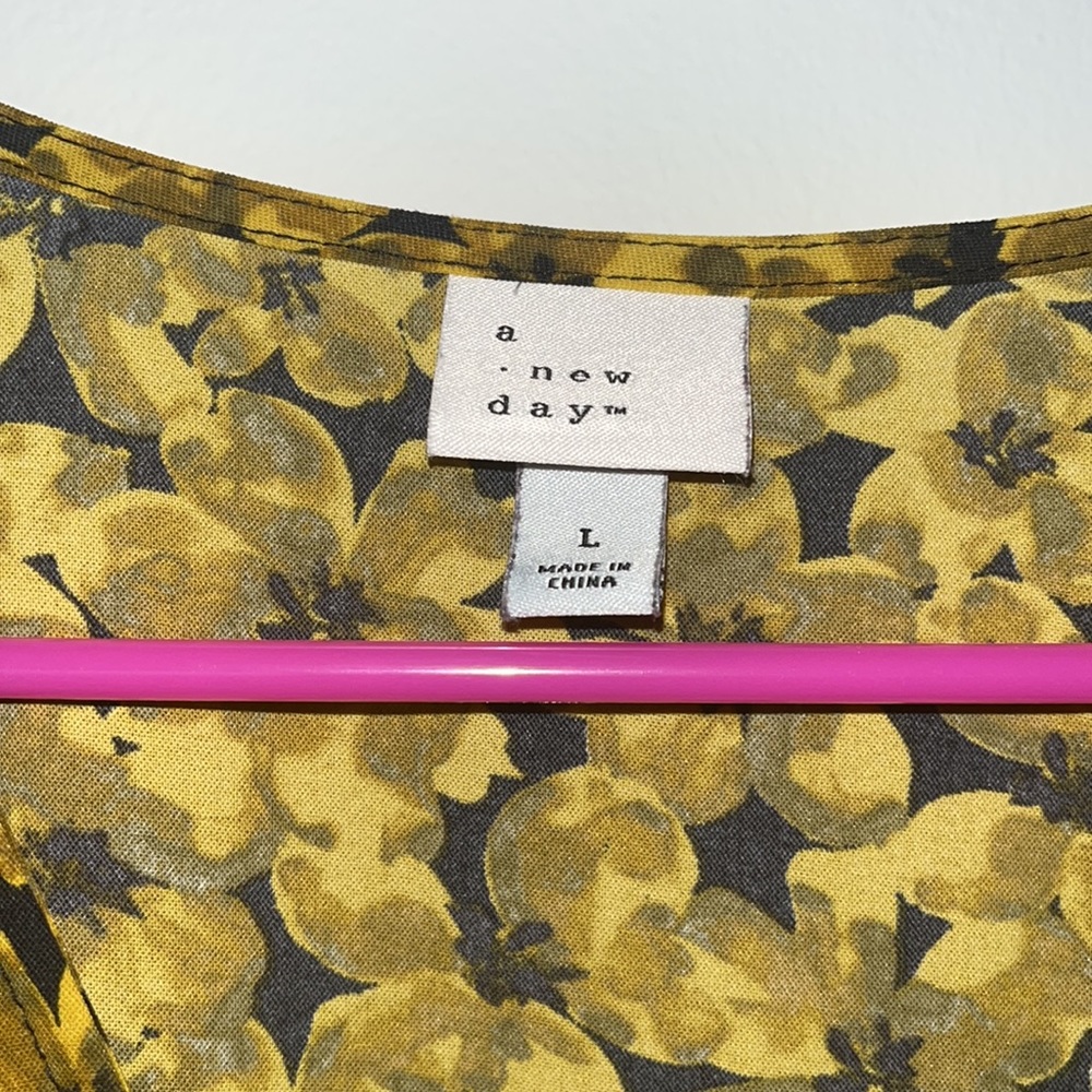 Yellow flower blouse New Day - Picture 3 of 4